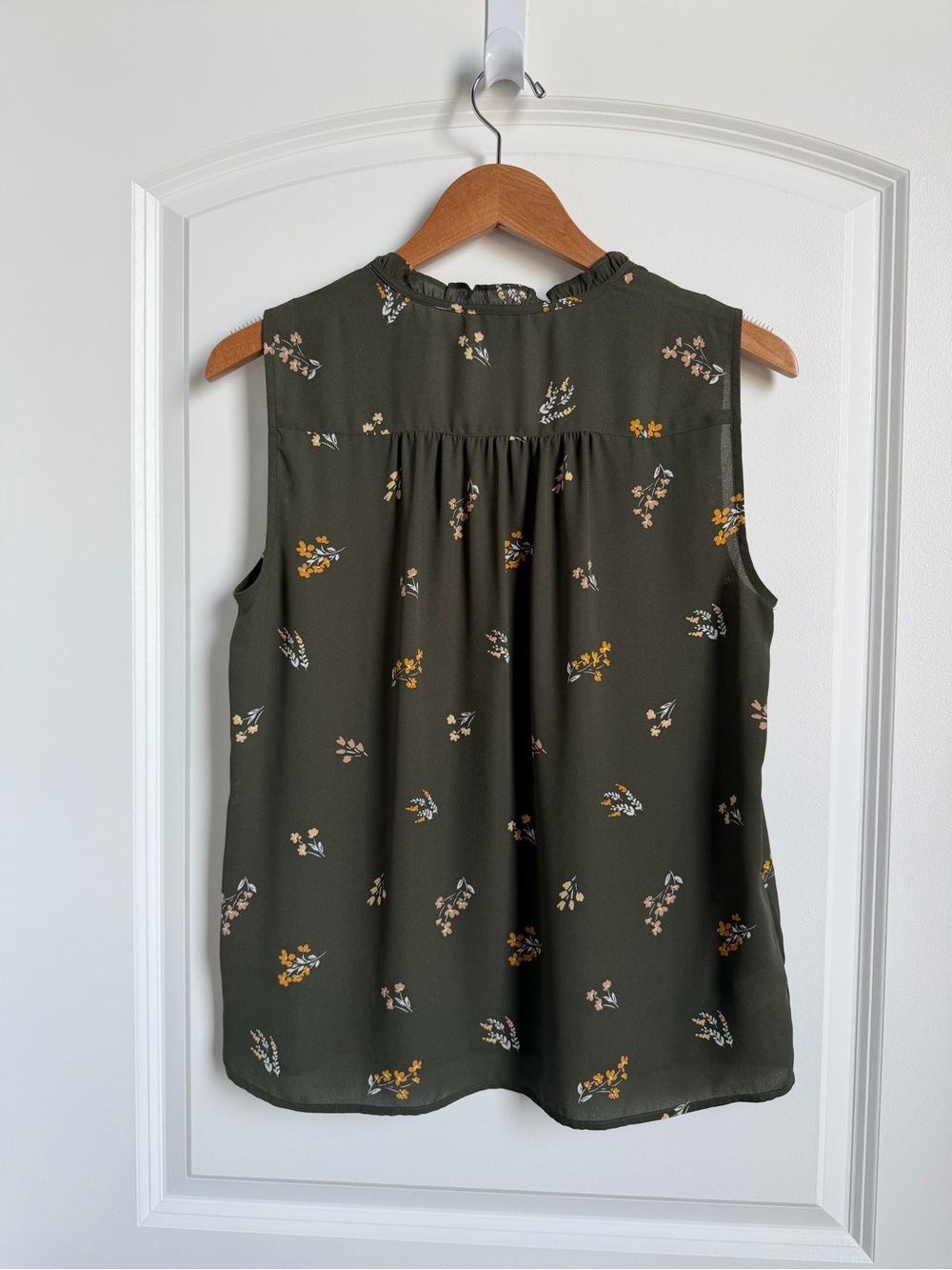 LOFT Outlet Olive Green Floral Ruffle Shell - Picture 3 of 6